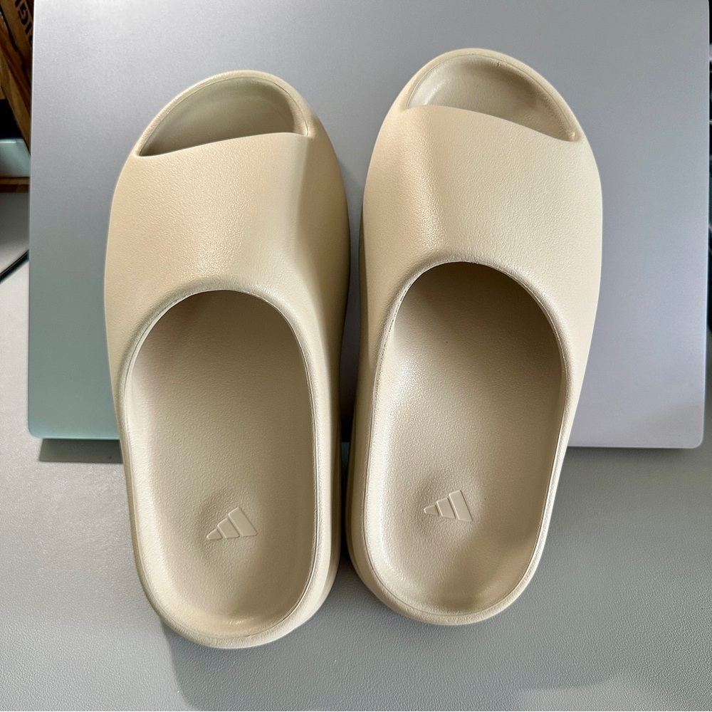 Yeezy Men's Beige Slides